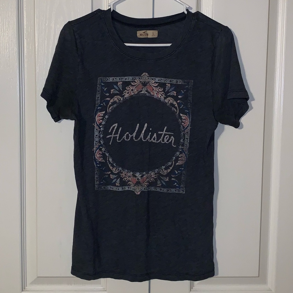 Hollister tee